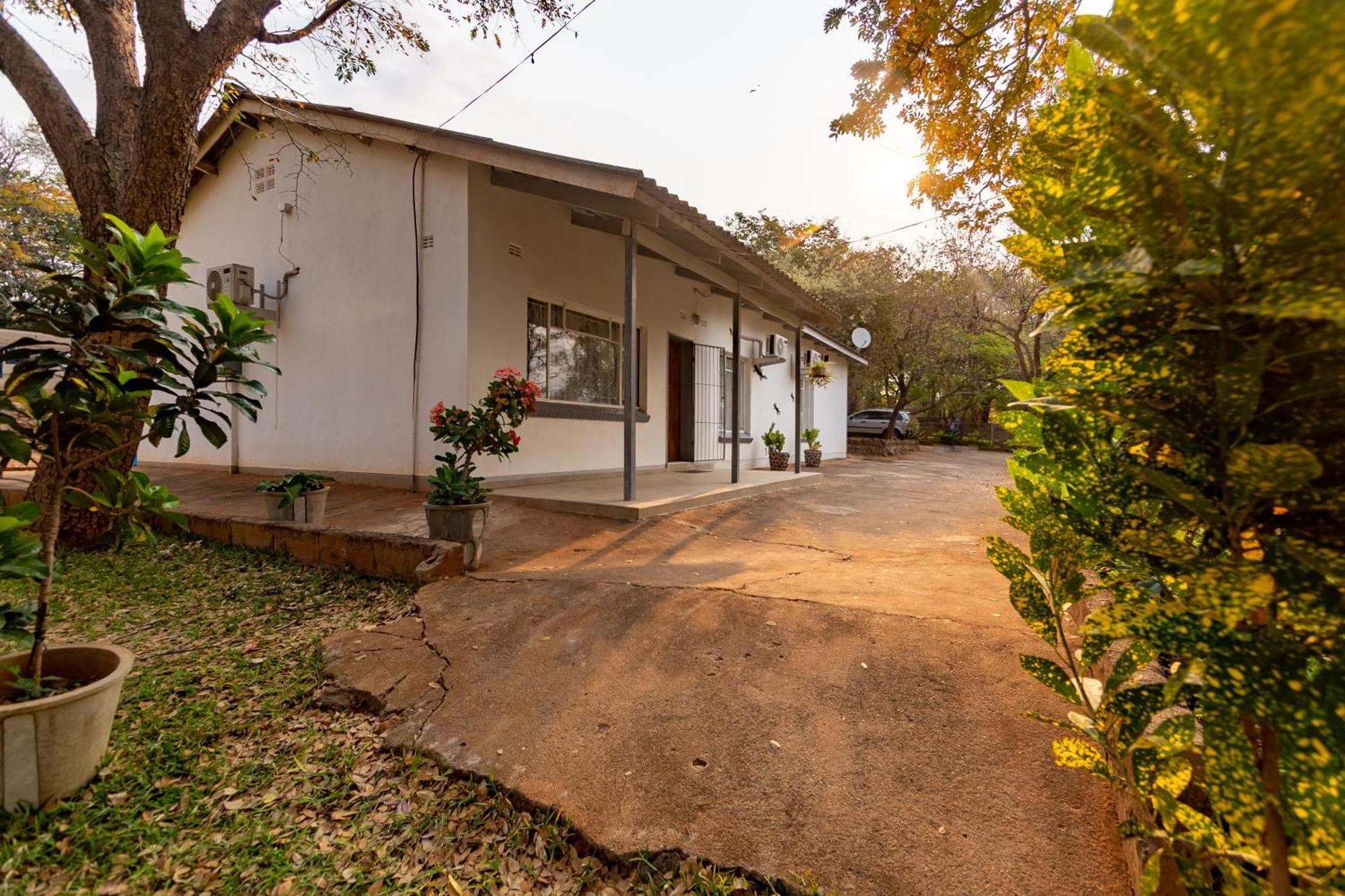 Wood Road Guest Lodge Victoria Falls Kültér fotó