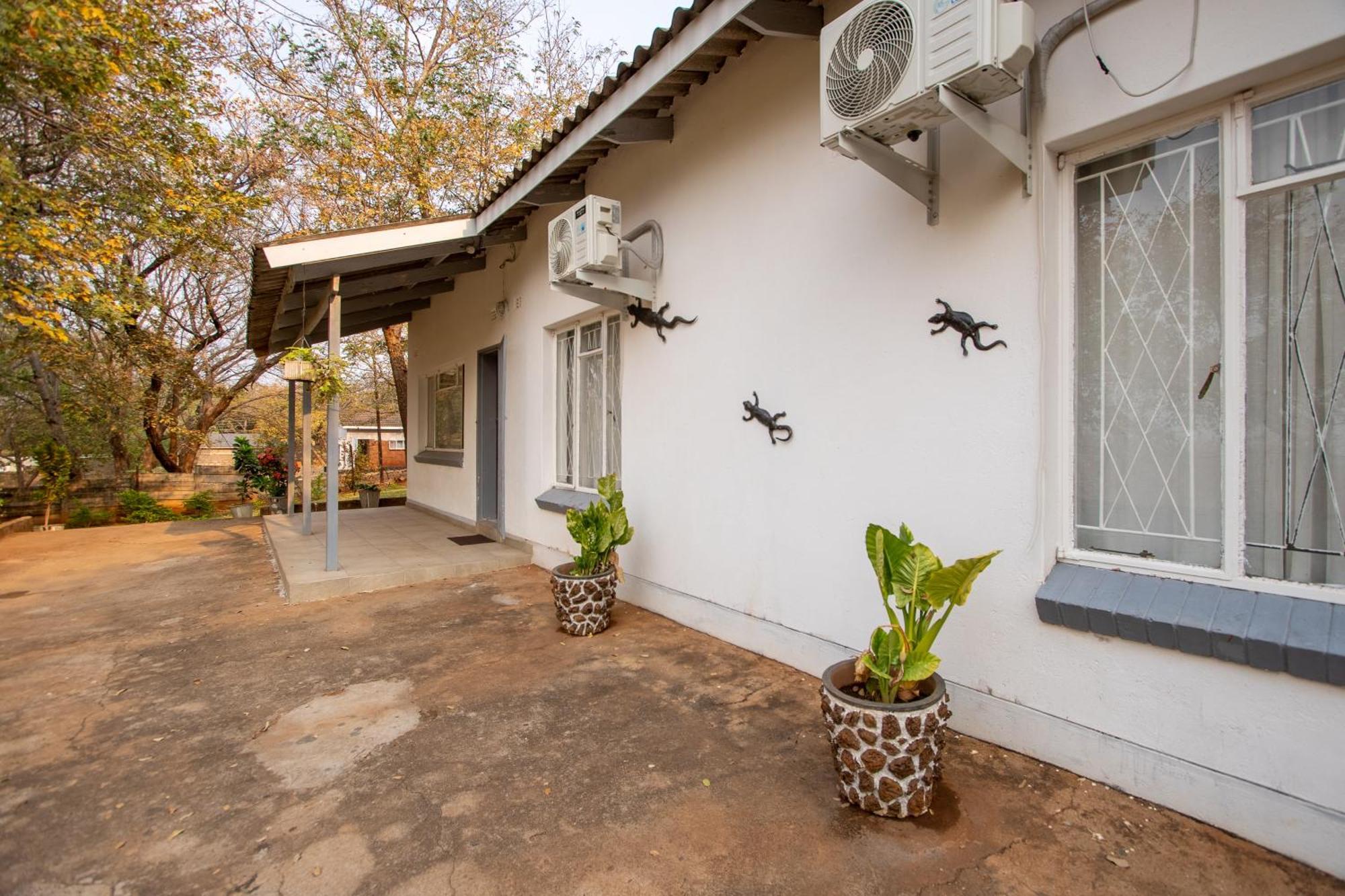 Wood Road Guest Lodge Victoria Falls Kültér fotó