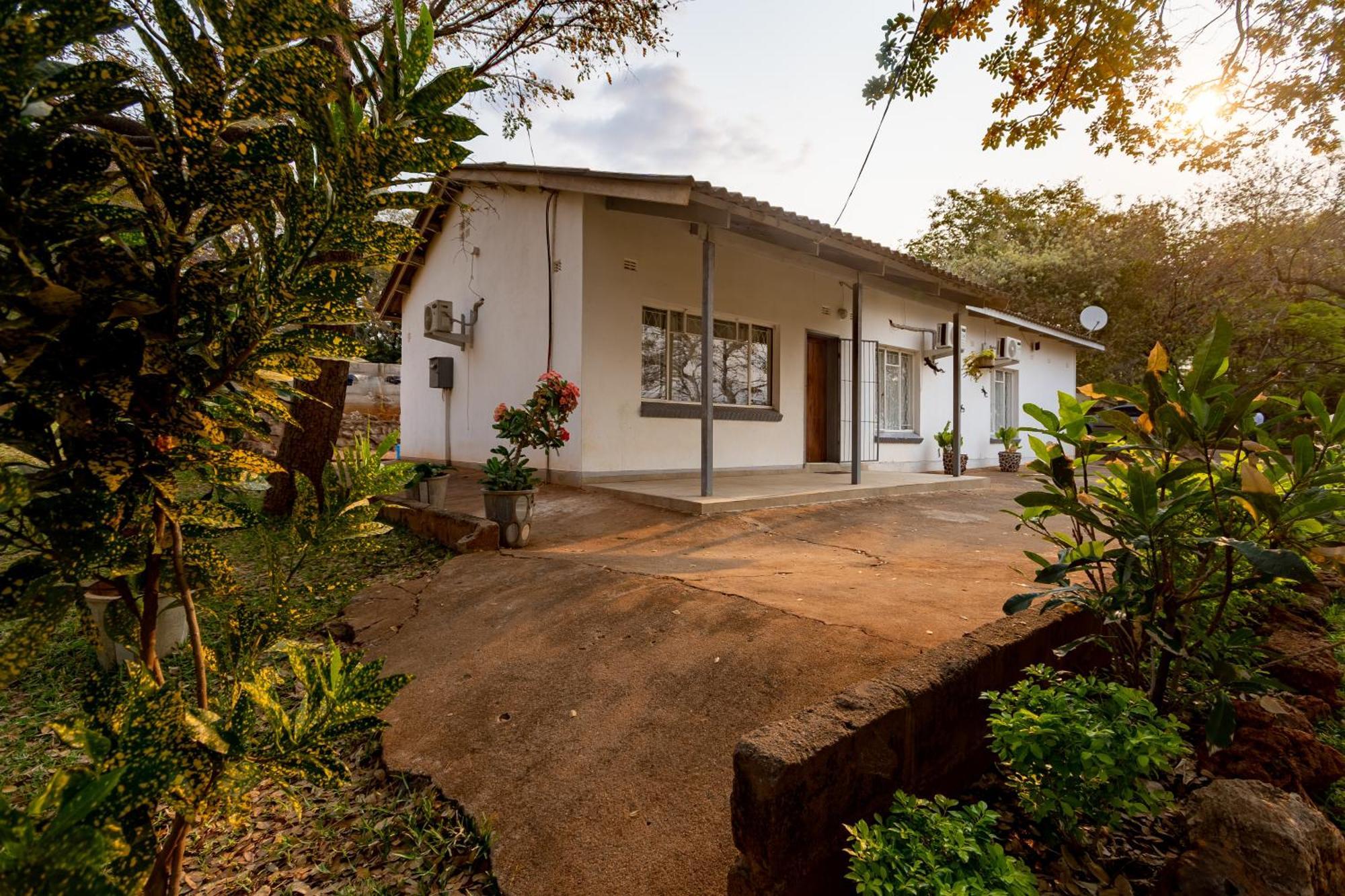 Wood Road Guest Lodge Victoria Falls Kültér fotó