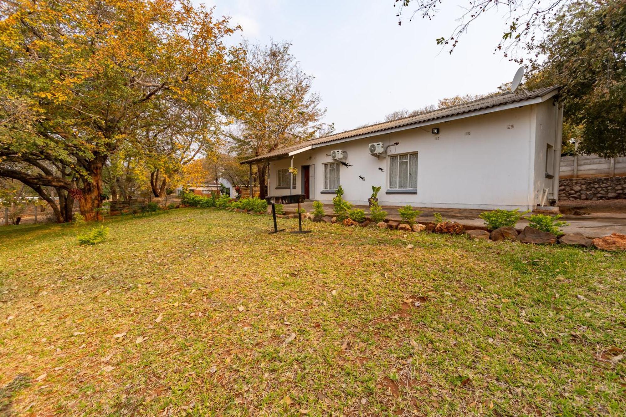 Wood Road Guest Lodge Victoria Falls Kültér fotó