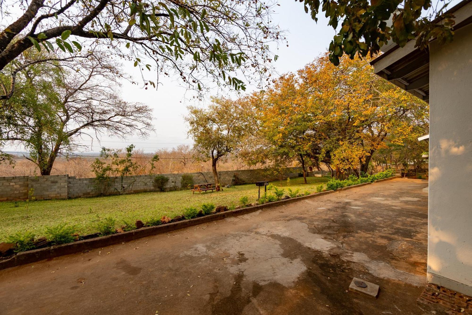 Wood Road Guest Lodge Victoria Falls Kültér fotó